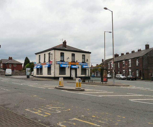 Dukinfield Arms © Gerald England cc-by-sa/2.0 :: Geograph Britain and ...