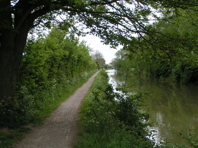 Kennet and Avon canal and cycle path near Semington