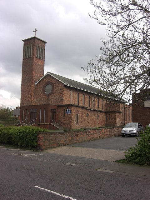 Holy Cross Church © Anthony Foster cc-by-sa/2.0 :: Geograph Britain and ...