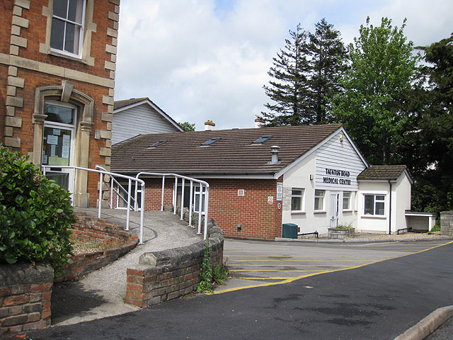 taunton-road-medical-centre-pauline-e-cc-by-sa-2-0-geograph