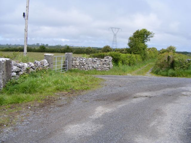 Junction of road and tracks - Shigaunagh and Killomoran Townlands