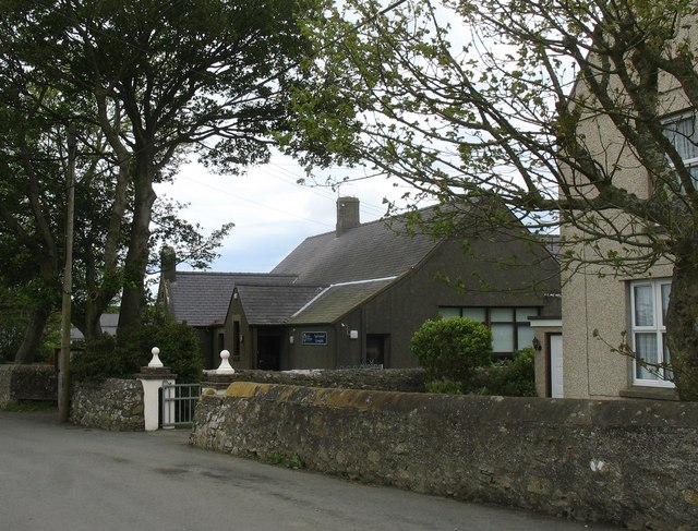 Ysgol Gymuned Carreglefn Community... © Eric Jones cc-by-sa/2.0 ...