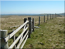 NT1812 : Summit fence, Bell Craig by Jim Barton