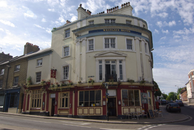 Westgate Hotel, Winchester © Stephen McKay cc-by-sa/2.0 :: Geograph ...