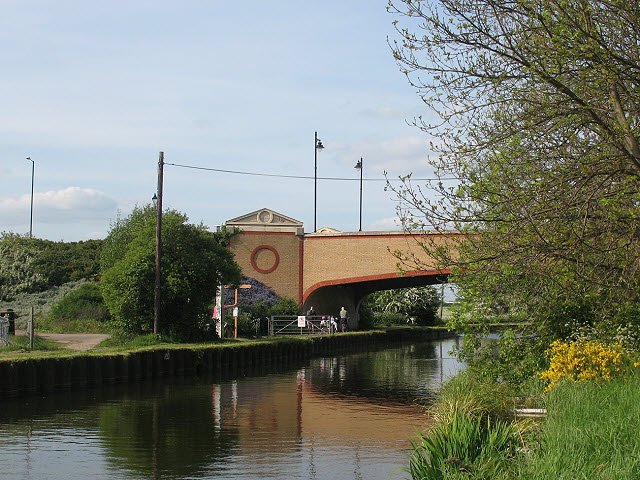 Ordnance Road bridge, Enfield © Stephen Craven cc-by-sa/2.0 :: Geograph ...