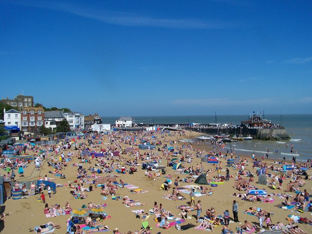 The beach at Broadstairs © Richard Gadsby :: Geograph Britain and Ireland