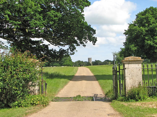 Entrance to Raveningham Hall © Evelyn Simak cc-by-sa/2.0 :: Geograph ...