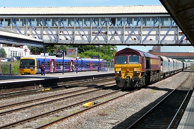 Newbury station © Graham Horn cc-by-sa/2.0 :: Geograph Britain and Ireland