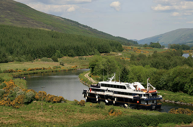 The Caledonian Canal © Walter Baxter cc-by-sa/2.0 :: Geograph Britain ...