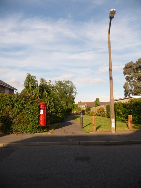 Merley: postbox № BH21 187, Chichester Walk
