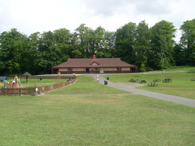 Visitor centre, Rouken Glen Park © Stephen Sweeney cc-by-sa/2.0 ...