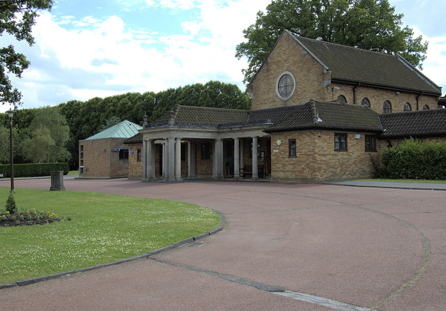 East Chapel, Breakspear Crematorium,... © MrC Cc-by-sa/2.0 :: Geograph ...