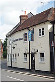 SU7139 : The Eight Bells, Alton by Peter Trimming