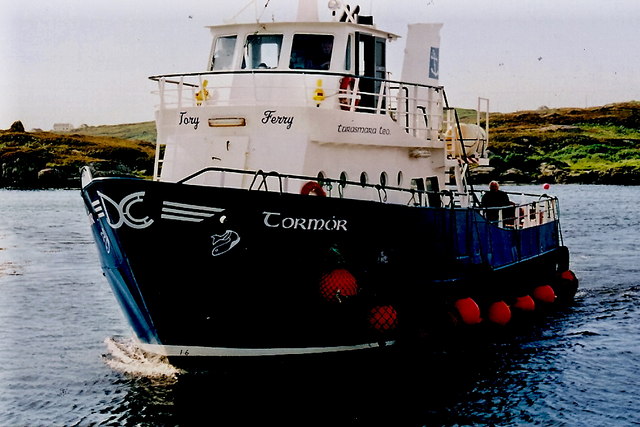 Bunbeg - Boat in harbour departing for Tory Island