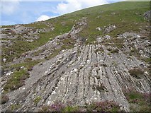 NN2776 : Ice smoothed rocks, Cruach Innse by Richard Webb