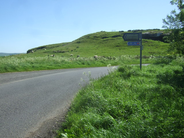 Countryside and road junction at Hetherington