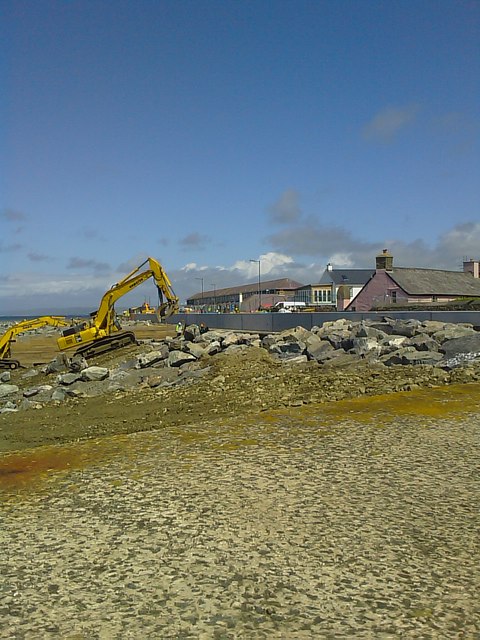 Adnewyddu'r amddiffynfeydd morol - - - Renovating sea defences