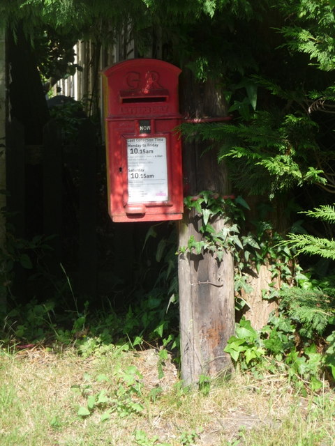 Owermoigne: postbox № DT2 162, Moreton Road