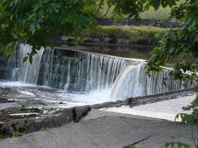 Settle Weir © Andy Jamieson :: Geograph Britain and Ireland