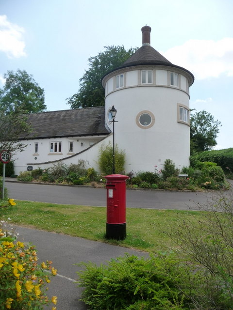 Blandford St. Mary: postbox № DT11 300, Folly Lane