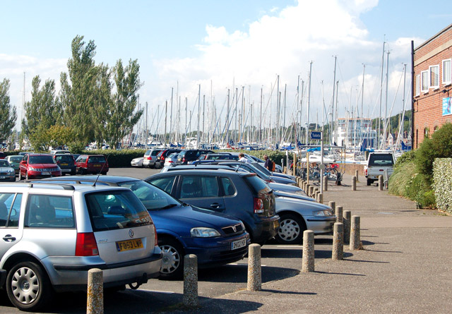 lymington yacht club parking