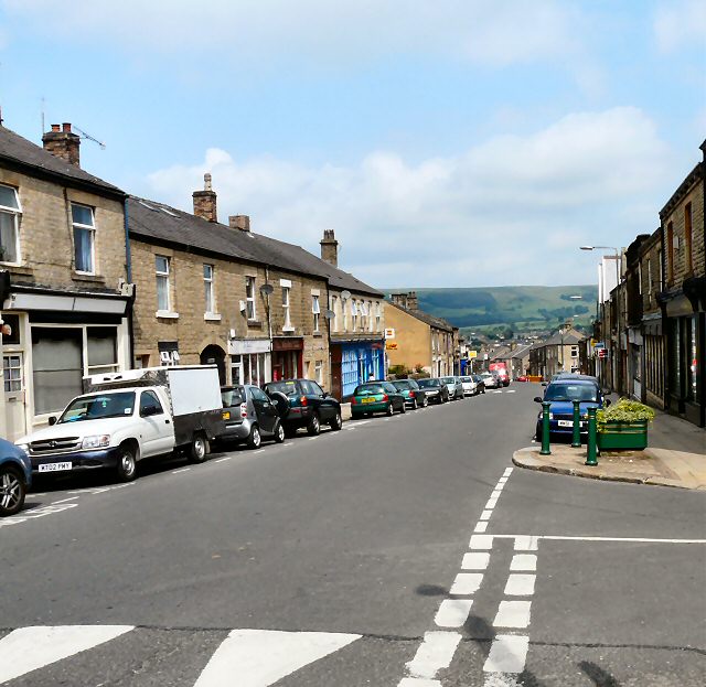 Station Road, Hadfield © Gerald England :: Geograph Britain and Ireland