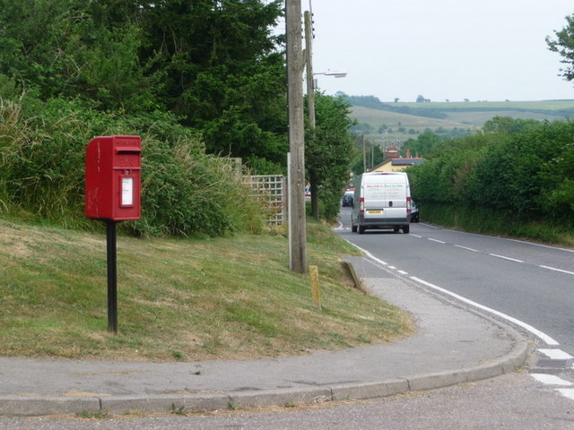 Tollerford: postbox № DT2 76