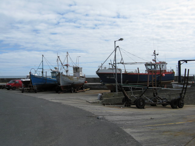 Boats on the quay at  Bunnagee