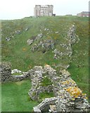 SX0588 : Ruined walls of the outer ward of Tintagel Castle by Humphrey Bolton
