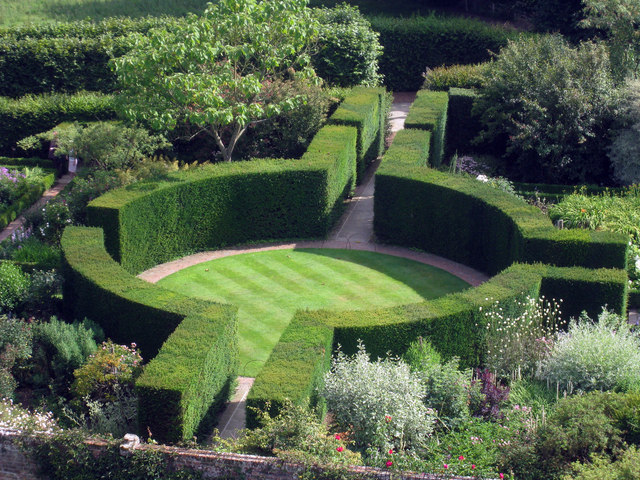 Formal Gardens at Sissinghurst Castle © Oast House Archive cc-by-sa/2.0 ...