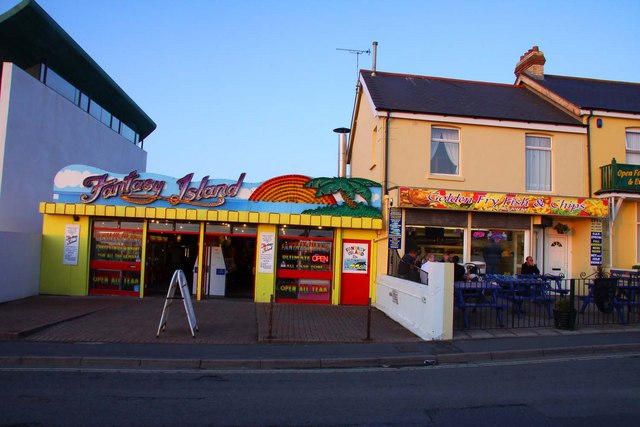 Fantasy Island and Chip Shop in Westward... © Steve Daniels cc-by-sa/2.