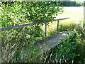 Footbridge towards Bletchenden