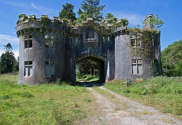 abandoned castle homes