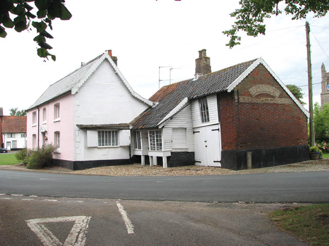 Junction of Boosey's Lane and Queen Street (B1113)