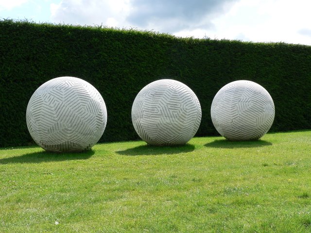 Stone sculptures YSP © Maureen Shaw cc-by-sa/2.0 :: Geograph Britain ...