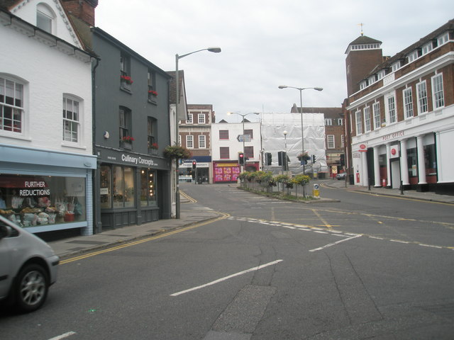 Junction of Chertsey Road and the High... © Basher Eyre cc-by-sa/2.0 ...