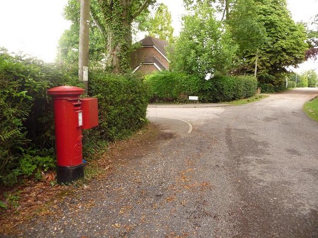 Wimborne Minster: postbox № BH21 117, Highland Road