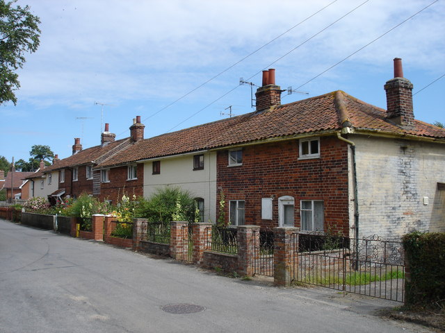 Old cottages along Spring Lane