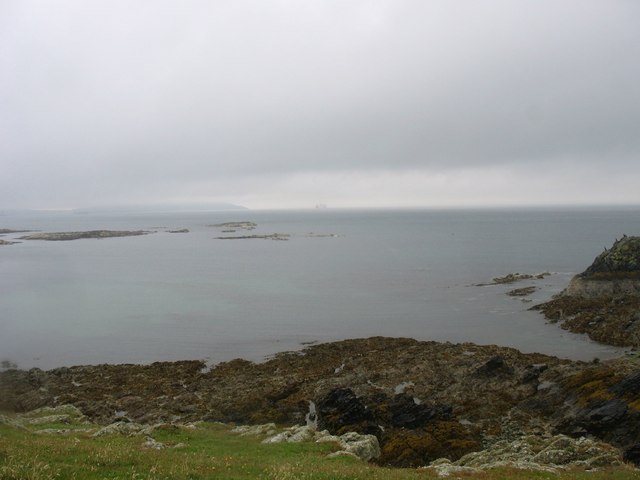 View south-westwards towards the Carreg-y-fran reefs from Trwyn Gwter-Fudr