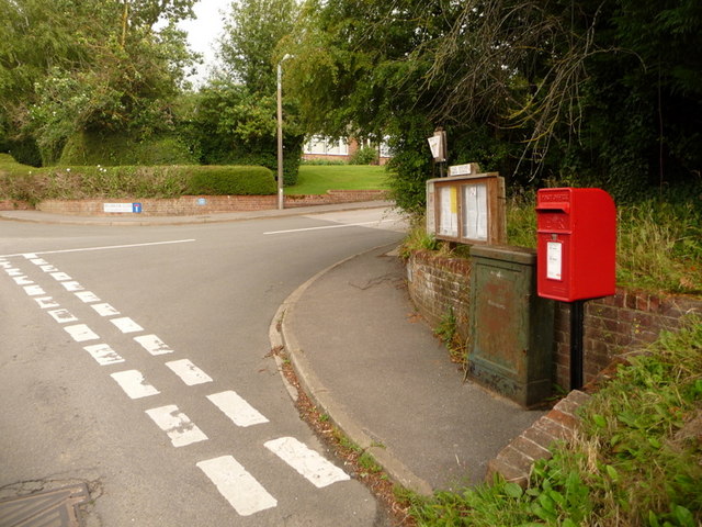Child Okeford: postbox № DT11 20, Gold Hill