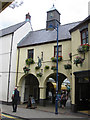 Entrance to shopping arcade