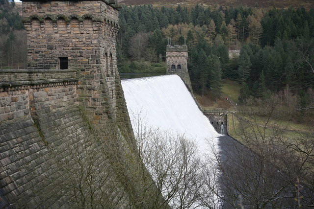 Derwent Dam in Flood © Dave Bailey :: Geograph Britain and Ireland