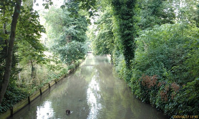 River Granta looking downstream towards... © Archie Ruggles-Brise cc-by-sa/2.0 :: Geograph