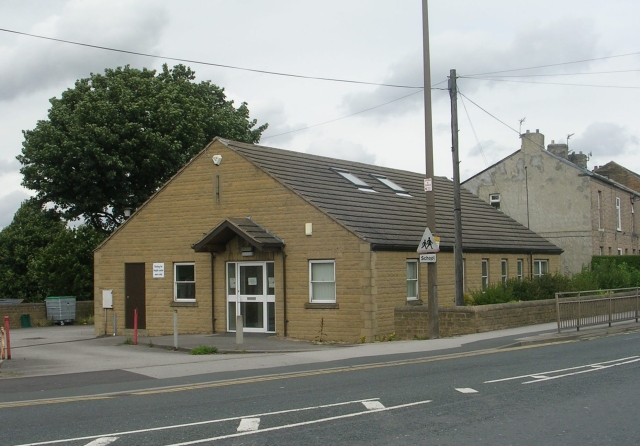 Shaw Cross Health Clinic - Leeds Road © Betty Longbottom cc-by-sa/2.0