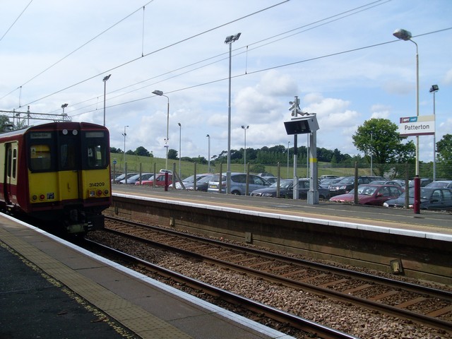 Neilston train leaves Patterton station © Stephen Sweeney cc-by-sa/2.0 ...