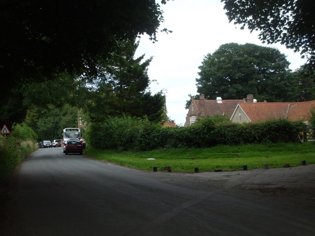 Langton school at 'going home time',... © nick macneill cc-by-sa/2.0 ...