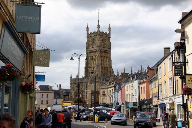 Cirencester Market Place © Steve Daniels cc-by-sa/2.0 ...