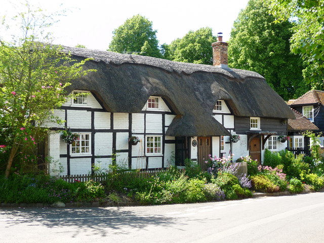 Micheldever - Cottage Near The Crease © Chris Talbot Cc-by-sa 2.0 