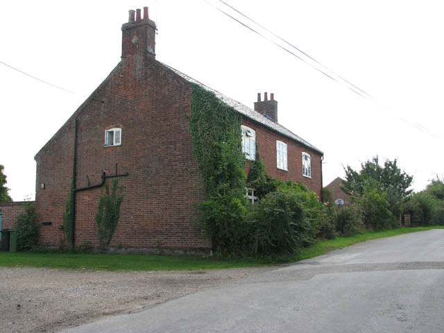 Langley Street Past Willow Farmhouse © Evelyn Simak Cc-by-sa 2.0 