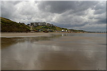 NZ6721 : East end of Saltburn Sands by Jim Champion